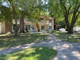 105 N 5th St, Unit 101 in Fairfield, IA - Building Photo