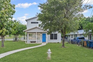 300 Blackson Ave, Unit TW09944 in Austin, TX - Building Photo