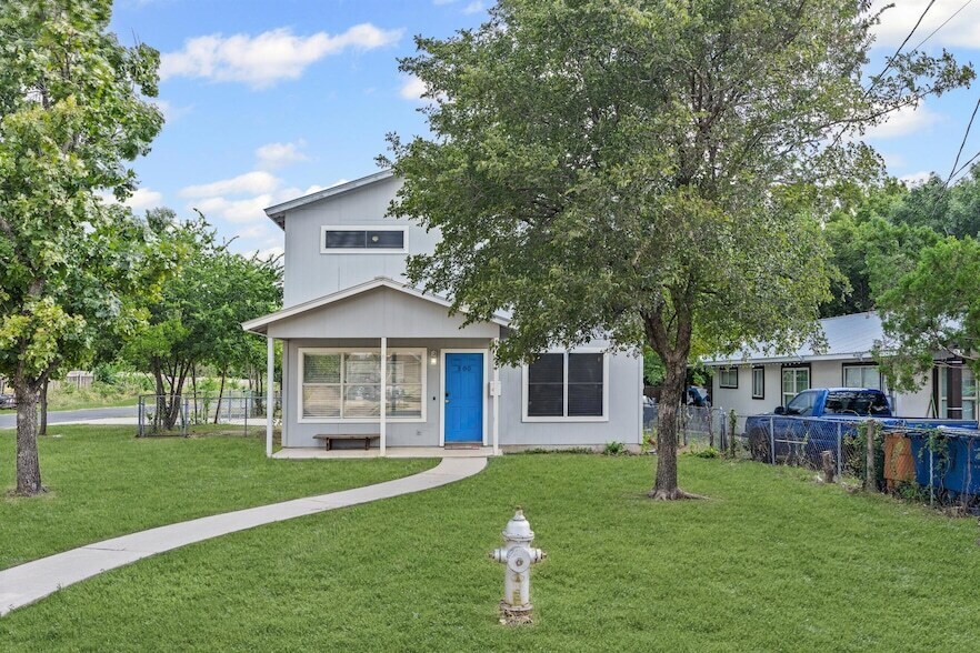 300 Blackson Ave, Unit TW09944 in Austin, TX - Building Photo