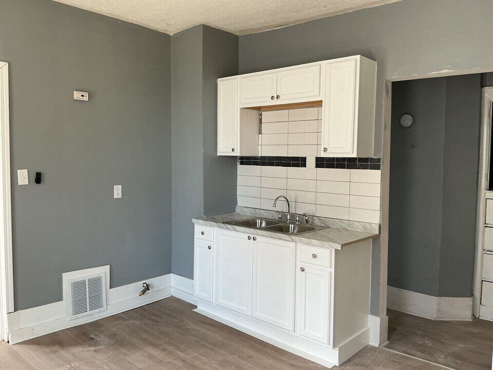 218 E Hadley St in Milwaukee, WI - Building Photo