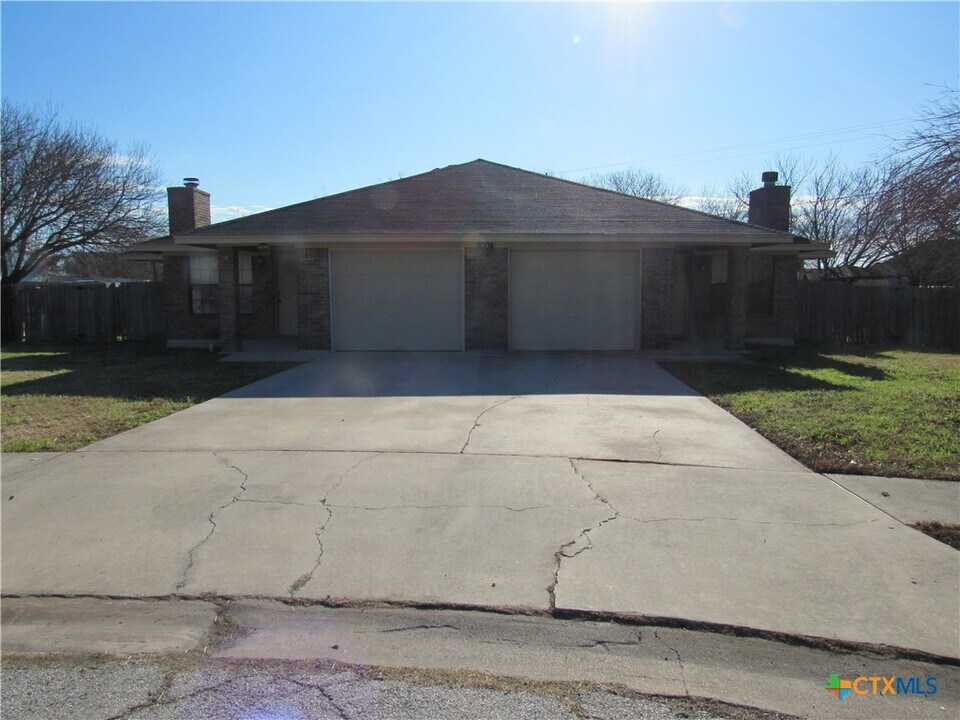 3004 Honeysuckle Cir in Killeen, TX - Building Photo