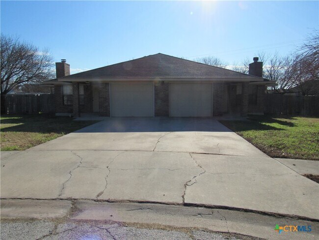 property at 3004 Honeysuckle Cir