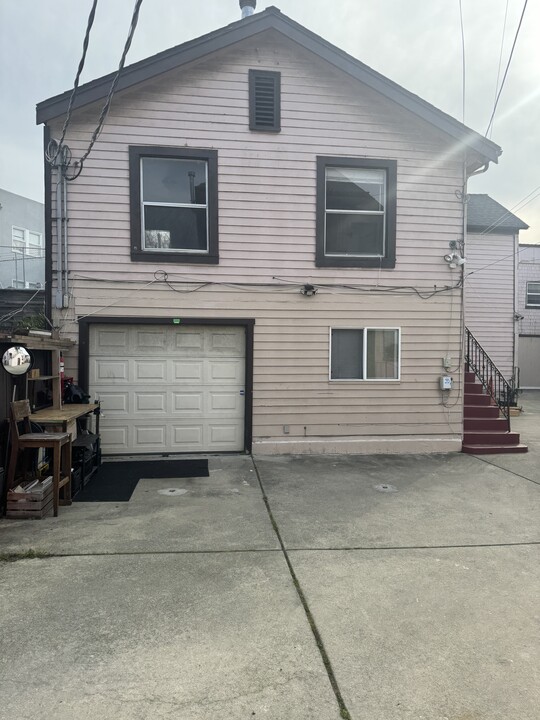 1043 45th St, Unit Half in Emeryville, CA - Building Photo