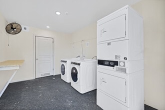 Huntington Place in Houston, TX - Building Photo - Interior Photo