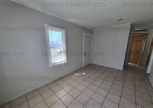 1132 Ackermant St in Waterloo, IA - Building Photo - Building Photo