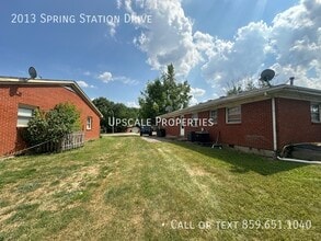 2013 Spring Station Dr in Lexington, KY - Building Photo - Building Photo