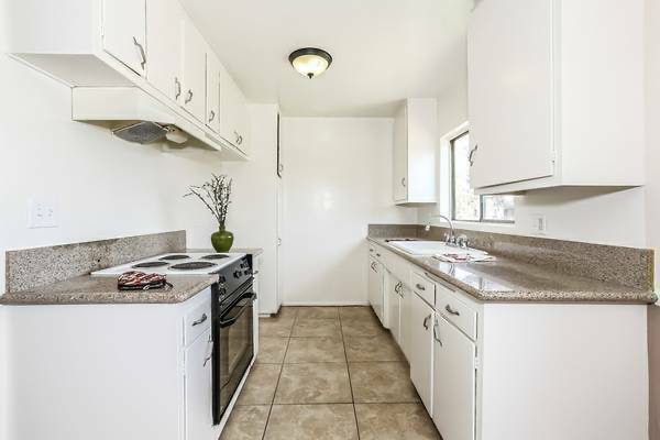 400 E Live Oak St