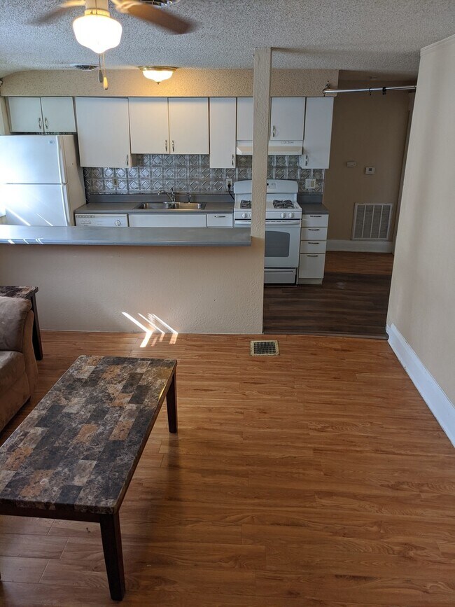 812 W Main St in Urbana, IL - Building Photo - Building Photo