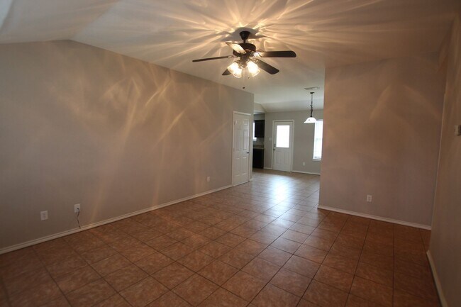 16986 Loring Ln in Lindale, TX - Building Photo - Building Photo