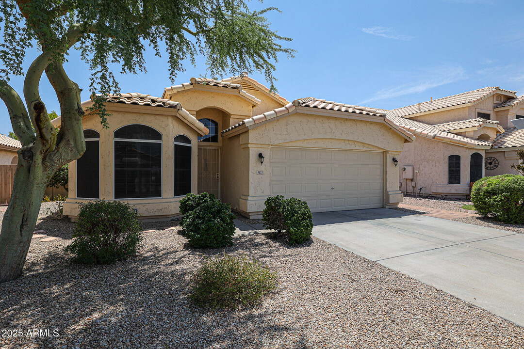 9833 W Yukon Dr in Peoria, AZ - Building Photo