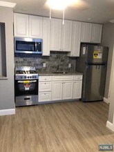 3091 Edwin Ave-Unit -2D in Fort Lee, NJ - Building Photo - Building Photo
