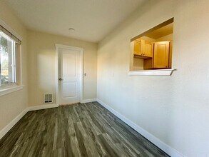 6113 8th Ave NW in Seattle, WA - Foto de edificio - Building Photo