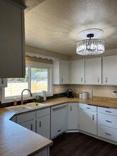 104 Alturas Dr in Kelso, WA - Building Photo - Building Photo