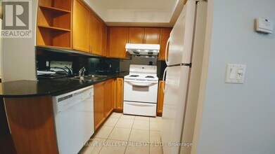 17 Barberry Pl in Toronto, ON - Building Photo - Building Photo