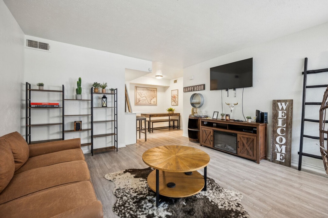 8900 Park Ln in Dallas, TX - Building Photo