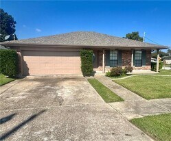 1428 Montana Ave in Kenner, LA - Building Photo