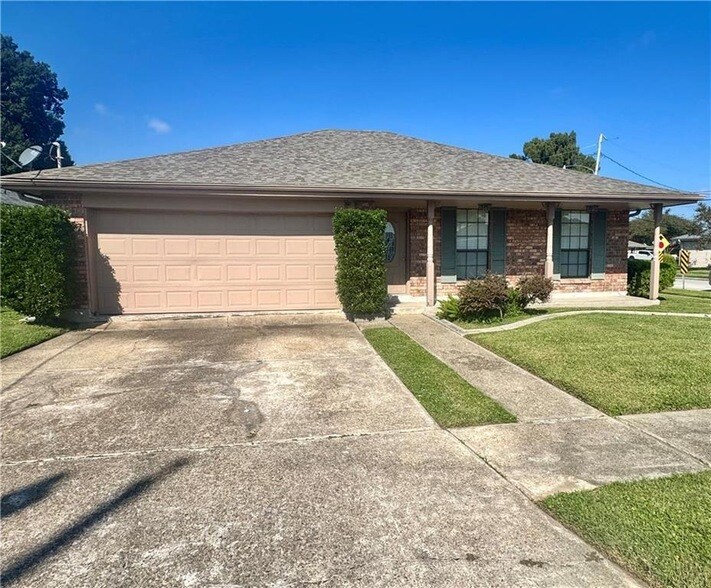 1428 Montana Ave in Kenner, LA - Building Photo