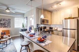 2025 Peachtree Rd NE in Atlanta, GA - Building Photo
