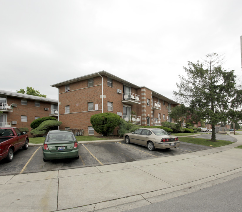 4607-4615 Hilton Ave in Columbus, OH - Foto de edificio