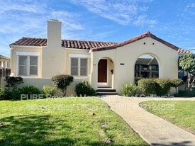 717 E Lake Ave in Watsonville, CA - Building Photo