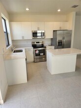 965 NE 211th St in North Miami Beach, FL - Building Photo - Building Photo