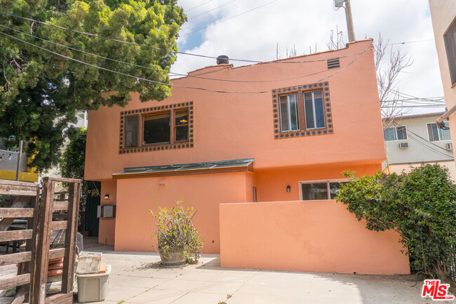 property at 1004 1/2 N Ogden Dr