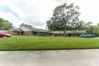 Cedar Ridge Apartments in Dayton, TX - Foto de edificio - Building Photo