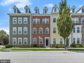 5803 Lois Ln in Ellicott City, MD - Building Photo - Building Photo