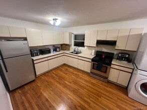 2 Bushwick St in Melville, NY - Building Photo - Building Photo