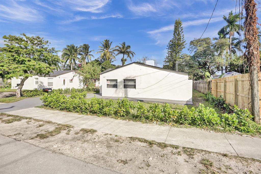 8265 NW 1st Pl in Miami, FL - Building Photo