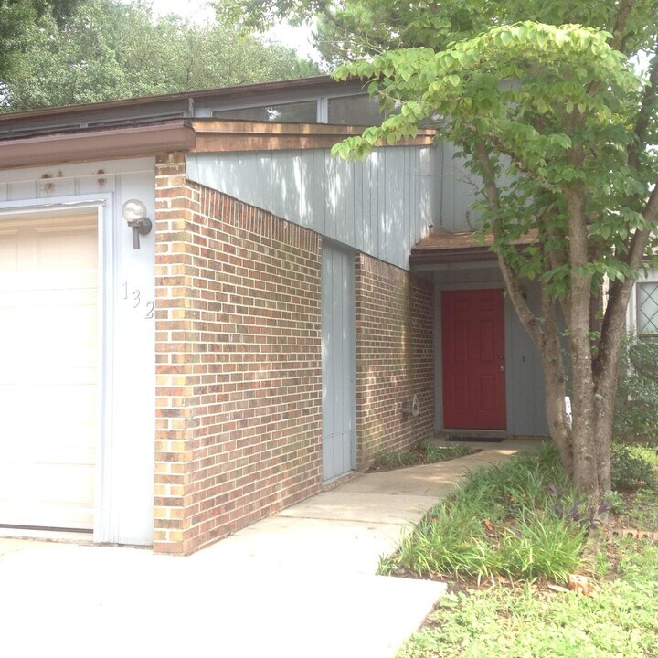 132 Nebraska Ave NE in Fort Walton Beach, FL - Building Photo