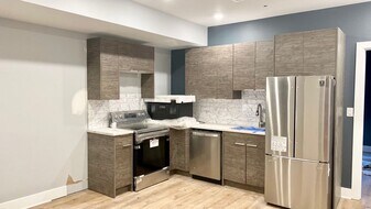 4242 W Girard Ave in Philadelphia, PA - Building Photo