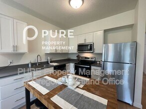 22025 NE Halsey St in Fairview, OR - Building Photo - Building Photo