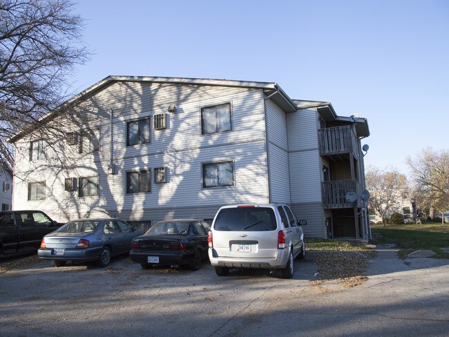 Laurel Villages in Des Moines, IA - Building Photo - Building Photo