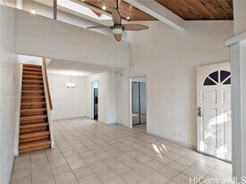 328 Mananai Pl in Honolulu, HI - Building Photo