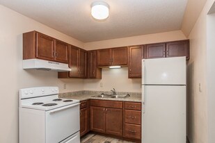 Arnold's Park Apartments in Sioux Falls, SD - Building Photo