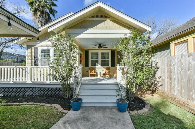 property at 723 E 25th St