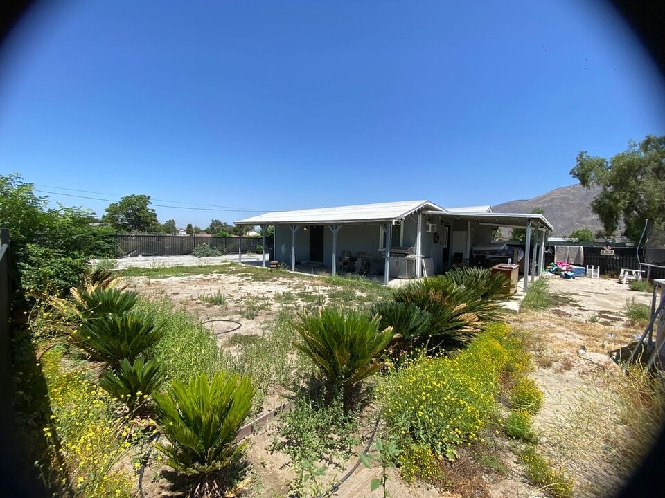 40094 Sunset Ln in San Jacinto, CA - Building Photo