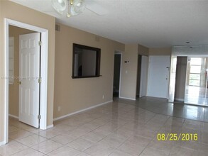 2001 Atlantic Shores Blvd, Unit 418 in Hallandale Beach, FL - Building Photo - Building Photo