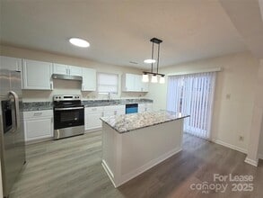 7014 Sycamore Grove Ct in Charlotte, NC - Building Photo - Building Photo