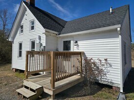 2679 Everetts Ln in Hayes, VA - Building Photo