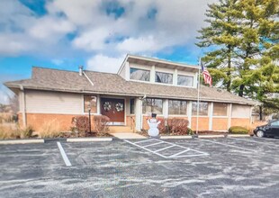 634 Sandy Summit Dr in Ballwin, MO - Foto de edificio - Building Photo