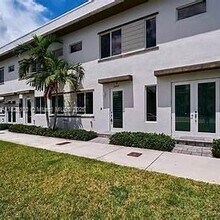 10271 NW 66th St in Doral, FL - Building Photo - Building Photo