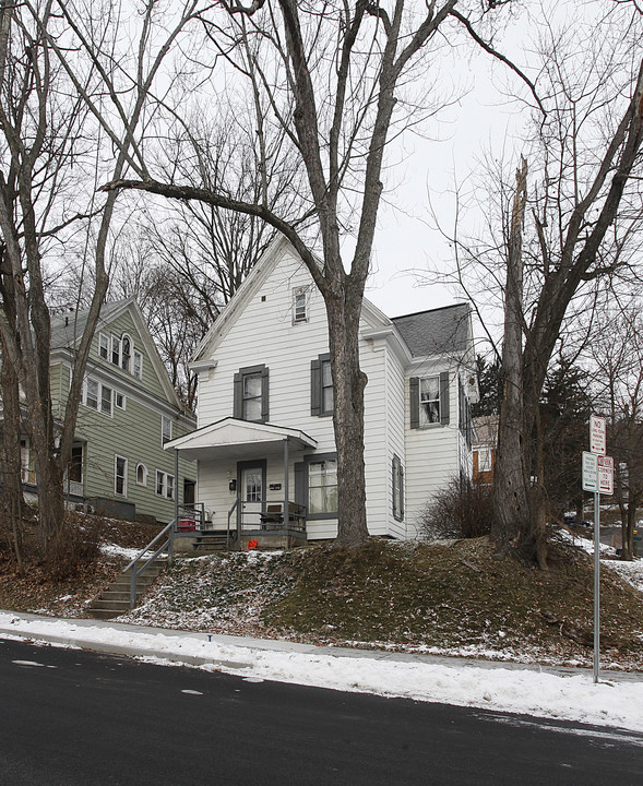 45 Spruce St in Oneonta, NY - Foto de edificio