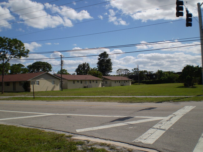 3954 Park Ln, Unit 3954 Park Ln in Palm Springs, FL - Foto de edificio - Building Photo