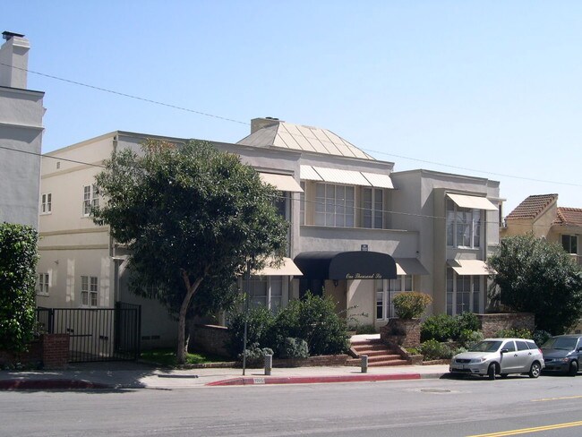 1006 N Doheny Dr in West Hollywood, CA - Building Photo - Building Photo