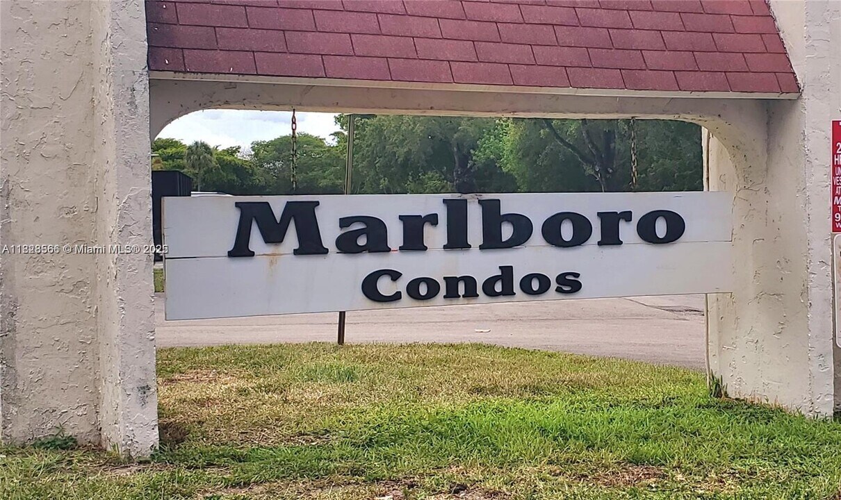 4163 SW 67th Ave in Davie, FL - Building Photo