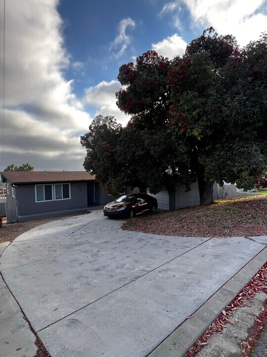 2478 Calle Aguadulce in San Diego, CA - Foto de edificio