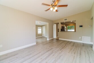 6733 Pomander Ave in New Port Richey, FL - Foto de edificio - Building Photo