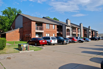 Crescent Apartments in Denton, TX - Building Photo - Building Photo